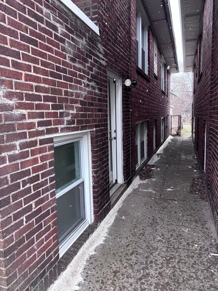 Building Photo - 1052 Tyler St