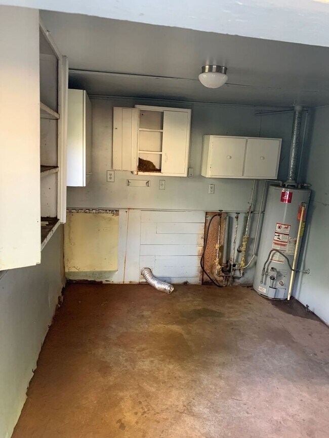 Building Photo - 3BR Normaltown Charmer