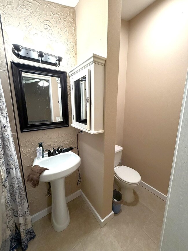 Building Photo - 514 Teal Ln