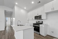 Building Photo - 473 W 40 S