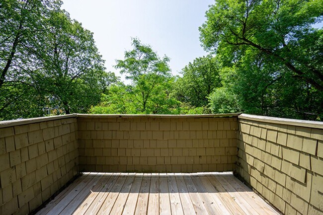 Building Photo - Available 6/1/26 Great Value Hardwood Floo...