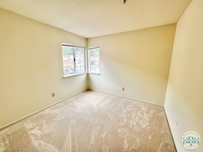 Building Photo - Large 6 BR|3 BA in the coveted Community Of Traditions Belhaven in Daly City With Views Of The Hills