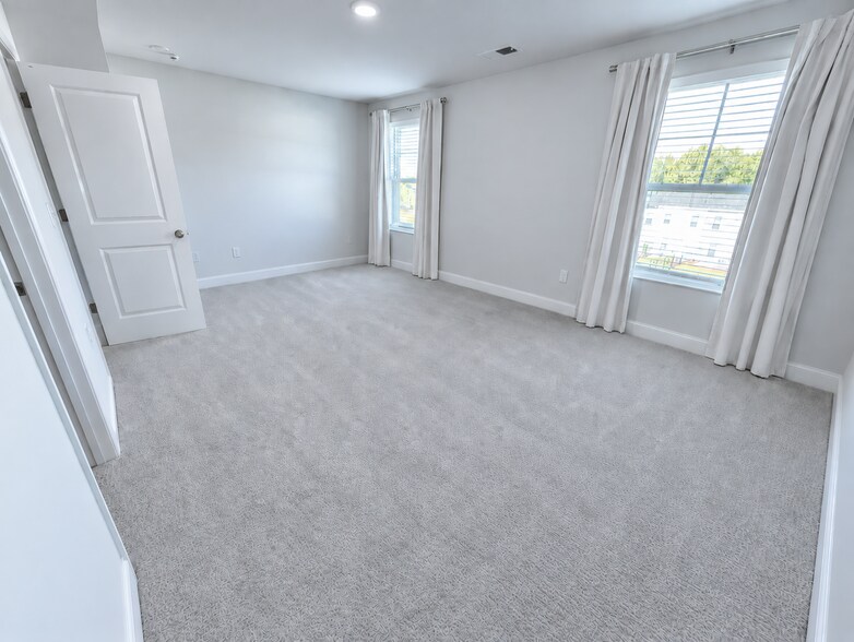 Building Photo - Room in Townhome on Chert Ln