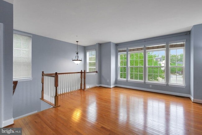 Building Photo - 9850 Solar Course