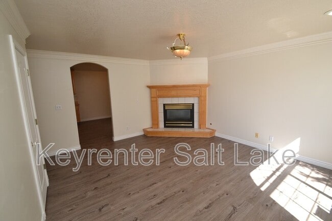 Building Photo - 584 W 760 N