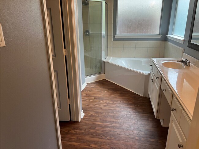 Building Photo - 818 Sterling Creek Cir