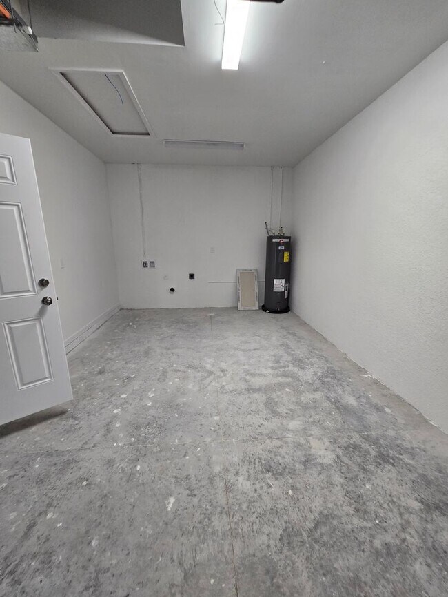 Building Photo - BRAND NEW 2/2/1- GREAT LEHIGH LOCATION