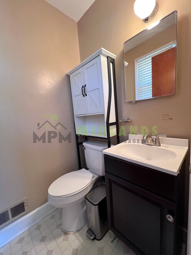 Building Photo - 3836 Davies Dr