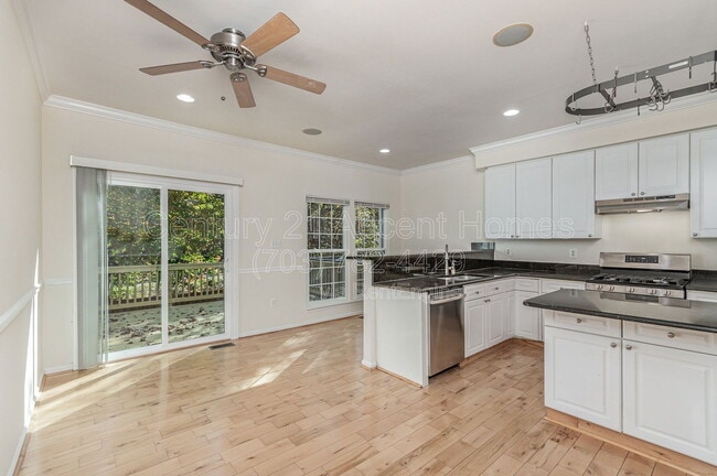 Building Photo - 4035 Cressida Pl