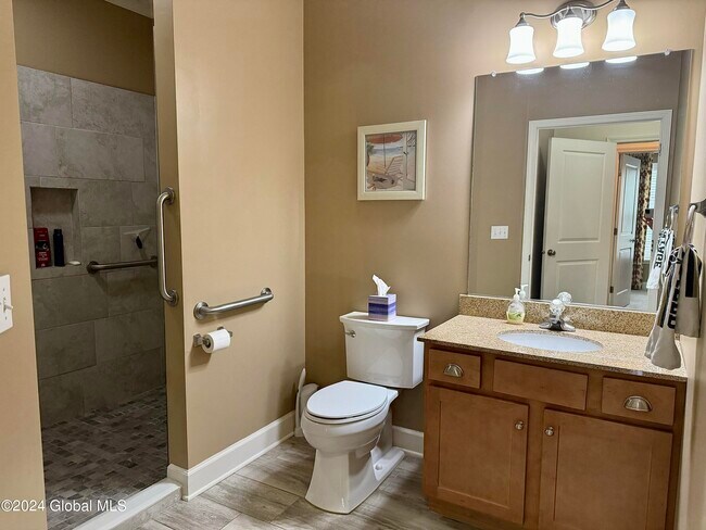 Building Photo - 10 Lancaster Pl