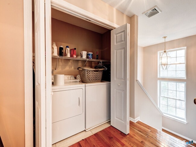 Building Photo - 47 Tunxis St