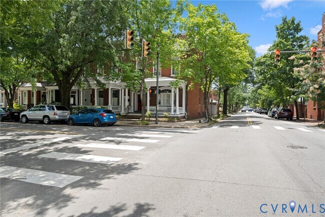 Building Photo - 1527 Grove Ave