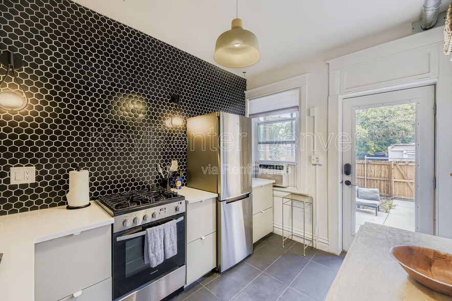 Building Photo - 227 S Logan St