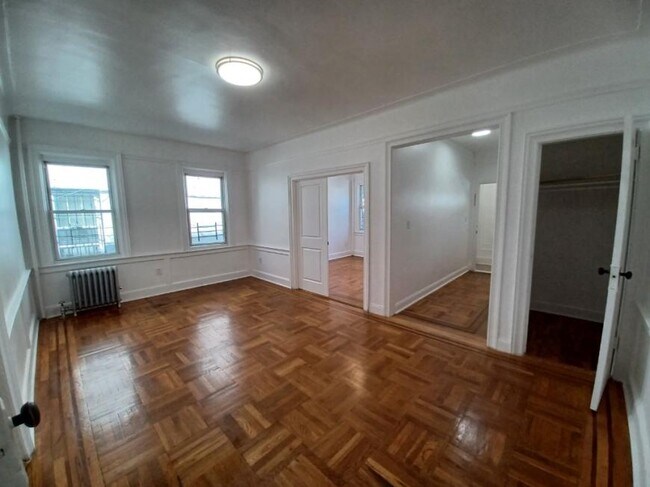 Building Photo - 3 bedroom in Woodside NY 11377