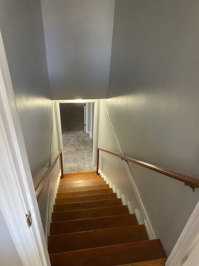 Building Photo - 242 White Pine Dr