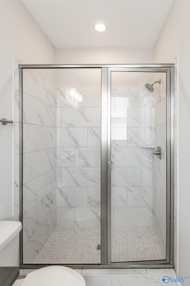 Building Photo - 40 Pine St