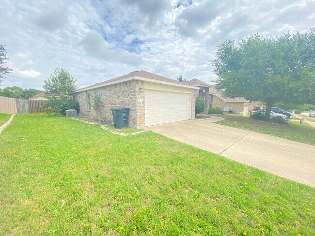 Building Photo - Beautiful 4 bed 2 bath home in White Rock subdivision.