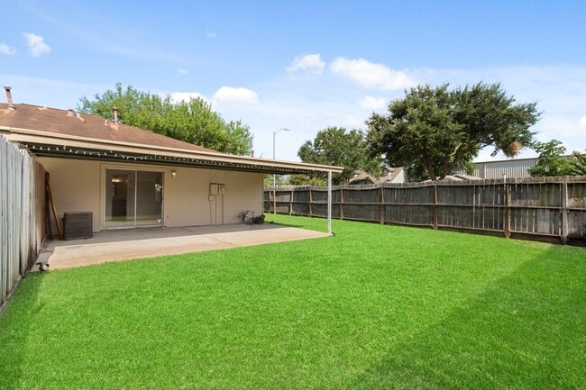 Building Photo - 5218 Beaverbrook Dr