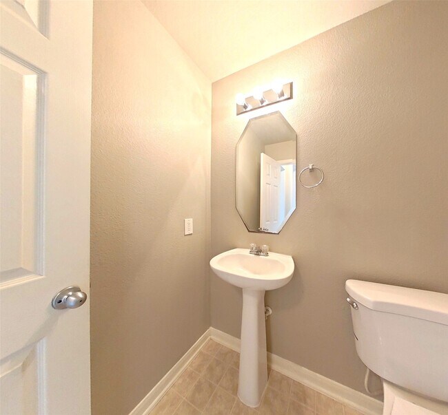 Building Photo - 29303 Legends Hill Dr