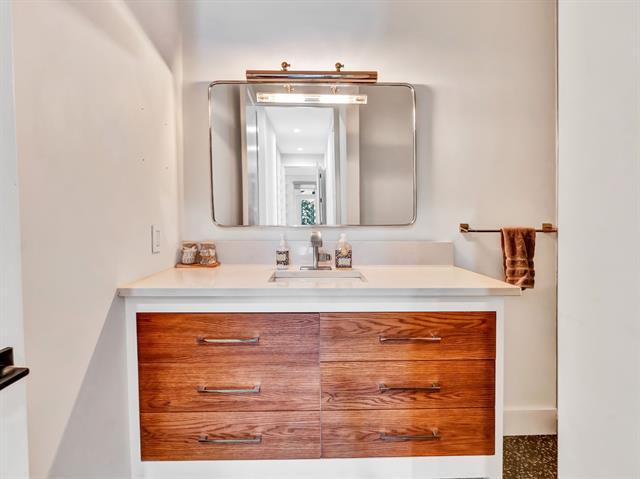 Building Photo - 8635 San Leandro Dr