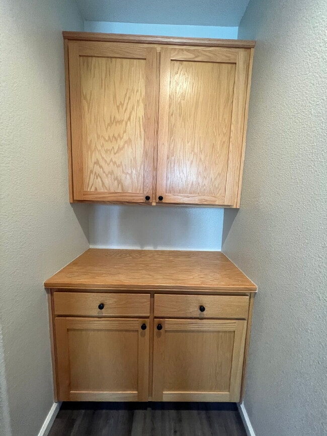 Building Photo - Merced: $1649 2 bedroom 2 bath with off st...
