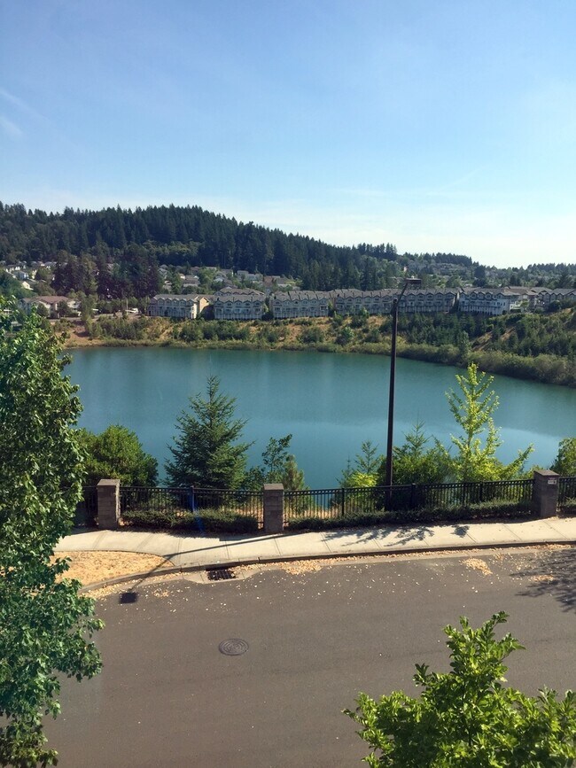 Building Photo - Gorgeous Tri-Level Condo at Progress Ridge With Views of Lake ~ Must See!