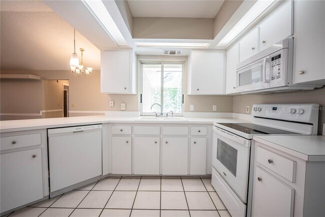 Building Photo - 2326 Deerbrook Dr