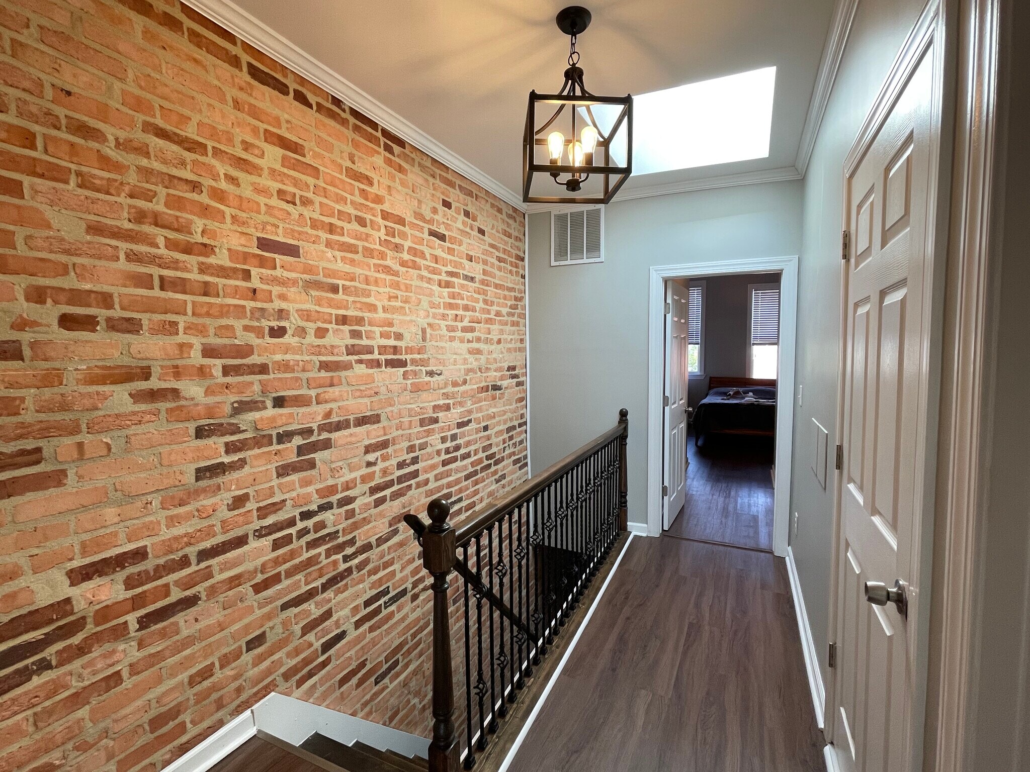 Beautiful natural light - 124 S Highland Ave