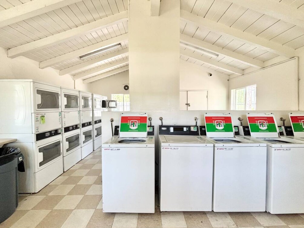 On-site Laundry - 1300 Saratoga Ave