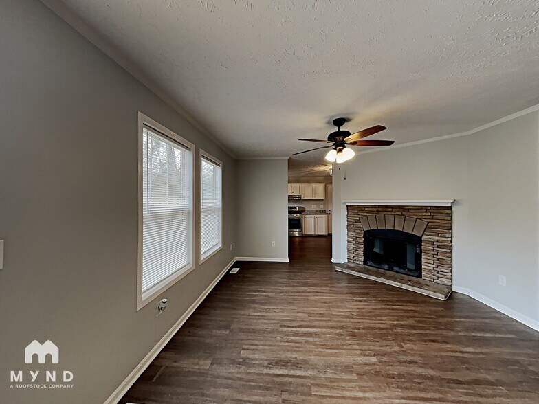 Building Photo - 2208 Shalimar Dr