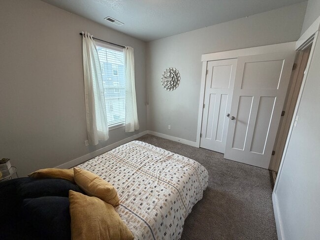 Building Photo - Beautiful 3-Bedroom Condo in Herriman! (Dog-Friendly)
