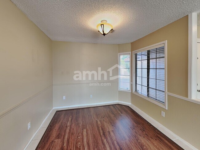 Building Photo - 379 Bradford Dr