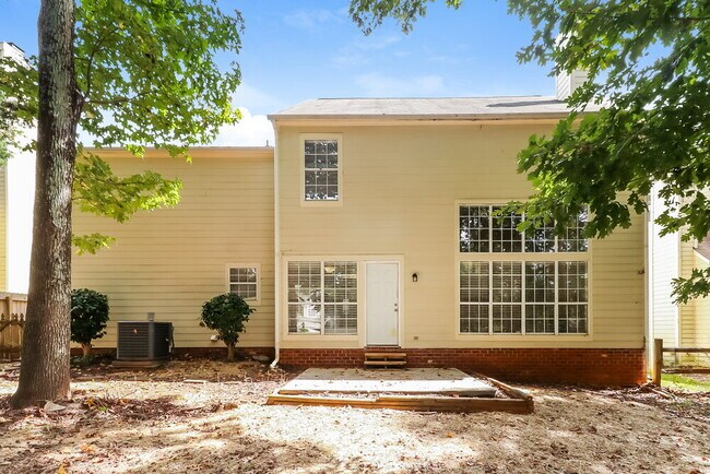 Building Photo - 6020 Skyline Dr