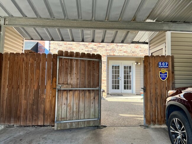 Building Photo - 6212 Stumberg Ln