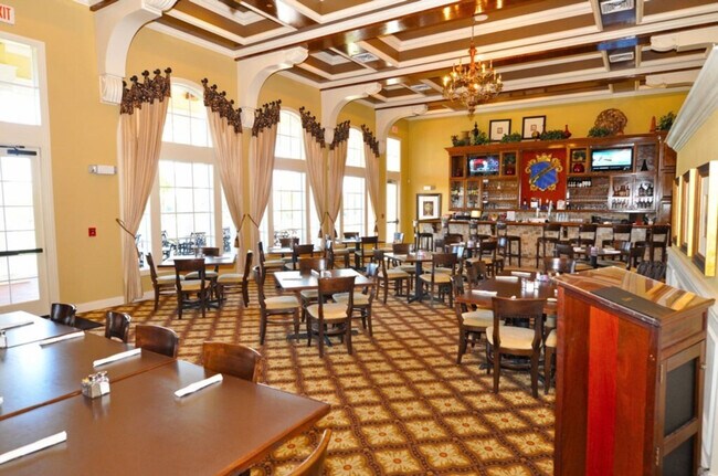 Building Photo - 2305 Victoria Dr