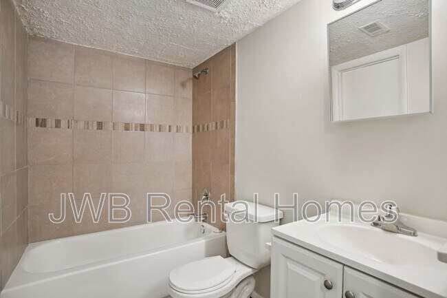 Building Photo - 909 Bert Rd