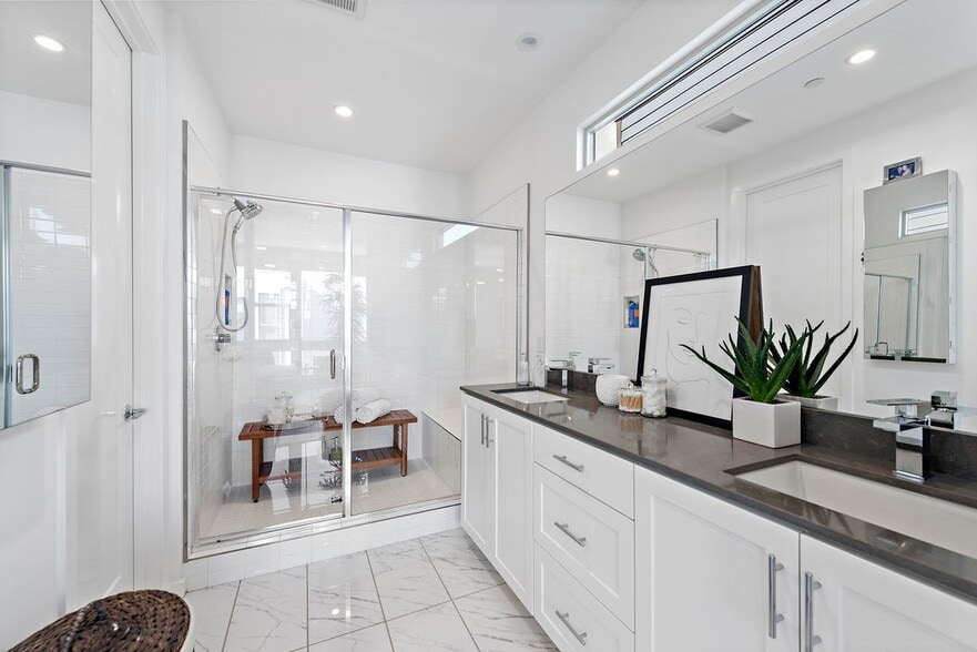 Building Photo - 213 Placemark