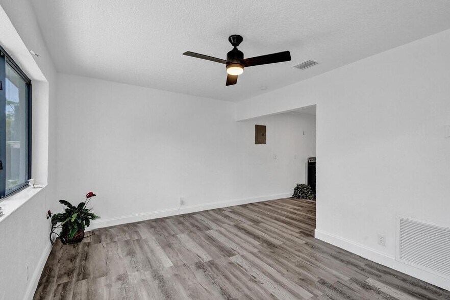 Building Photo - 1810 NW 9th St