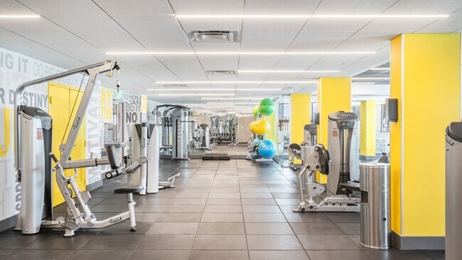 Building Photo - 1900 S Treasure Dr