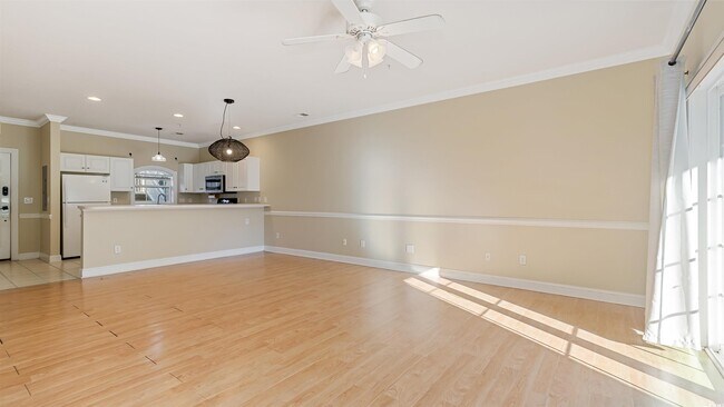 Building Photo - 4880 Dahlia Ct