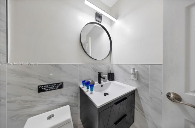 Building Photo - 5740 NE 19th Ave