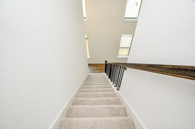 Building Photo - 943 Malibu Shr Ln