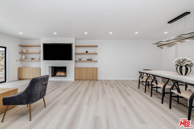 Building Photo - 4961 Marmol Dr