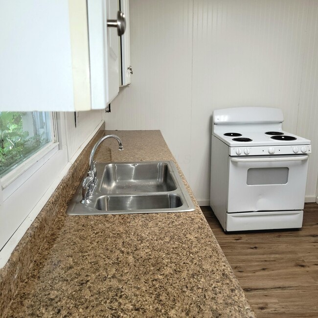 Building Photo - 438 S Powell Ave