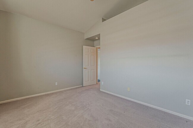 Building Photo - Welcome to your private Oasis!!