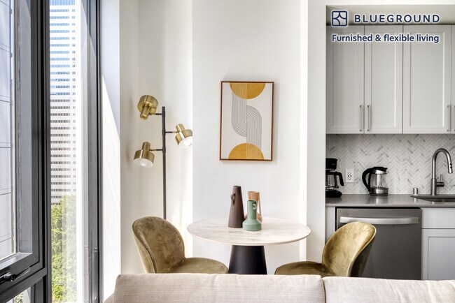 Building Photo - 704 Spring St