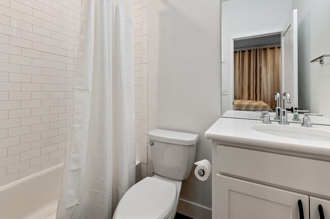 Building Photo - 4474 Peak Crst Vw