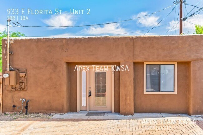 Building Photo - 933 E Florita St