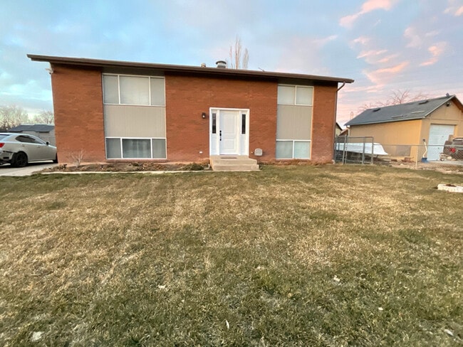 Building Photo - 324 W 2300 S