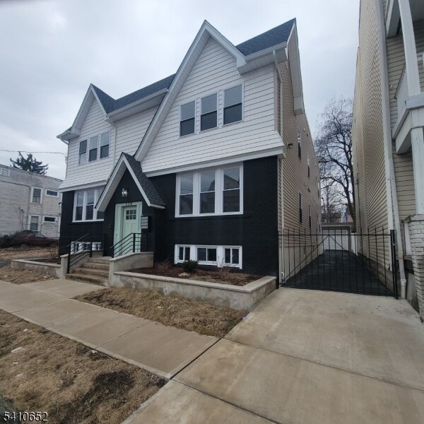 Building Photo - 138 21st St